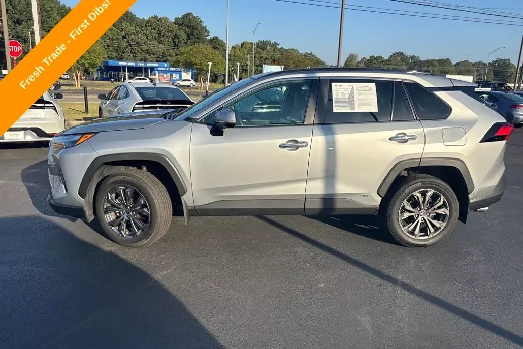 2024 Toyota RAV4 Hybrid Limited photo 1