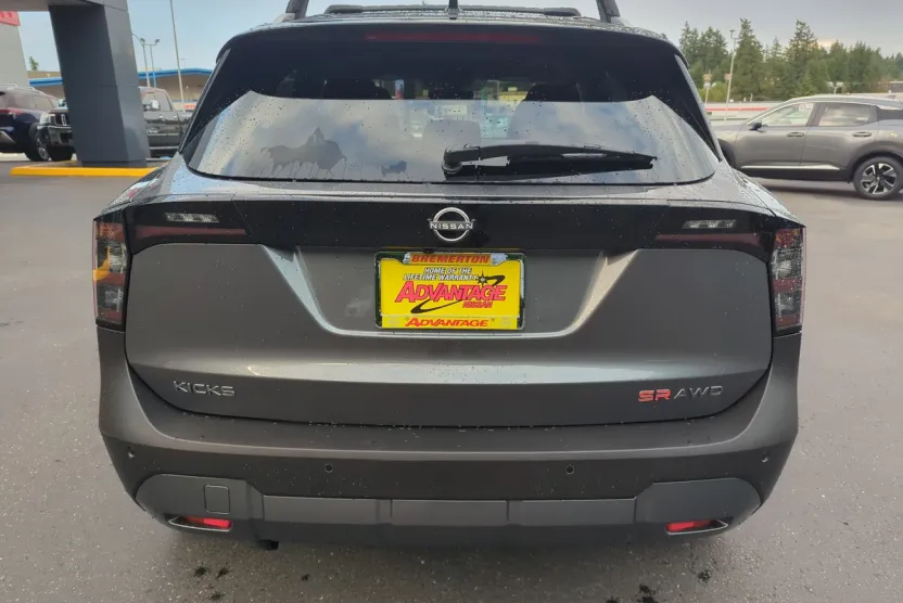 2025 Nissan Kicks SR photo 1