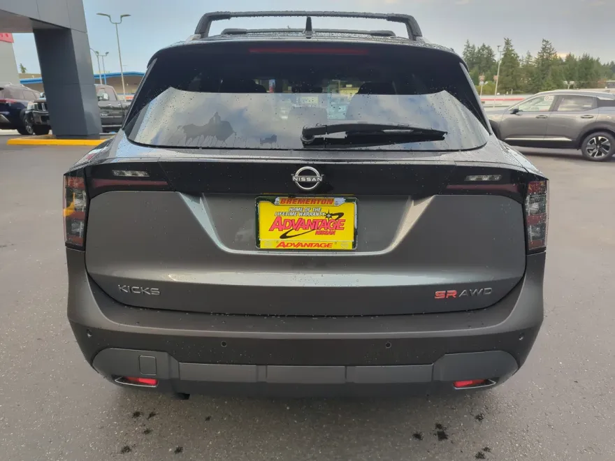 2025 Nissan Kicks SR photo 1