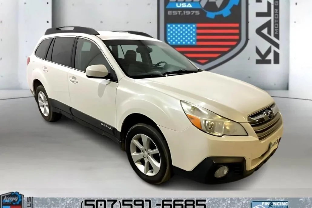 2013 Subaru Outback 2.5i Premium photo 1