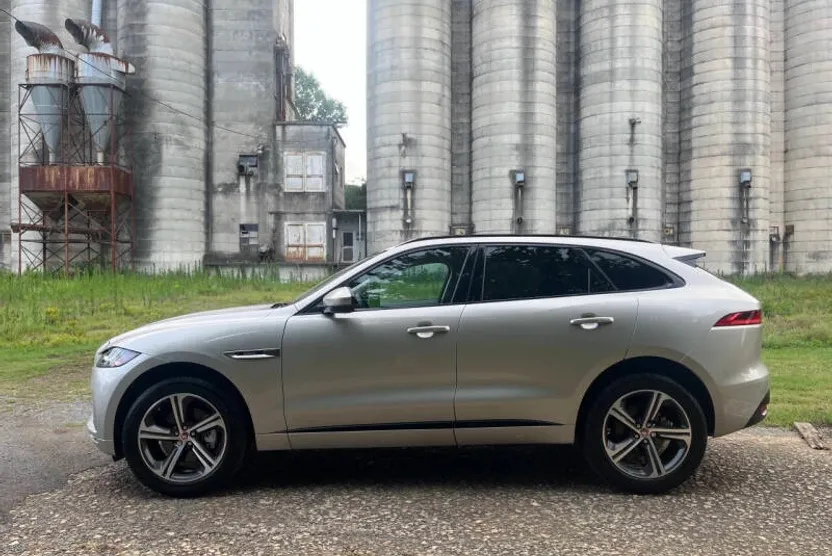2017 Jaguar F-PACE R-Sport photo 1