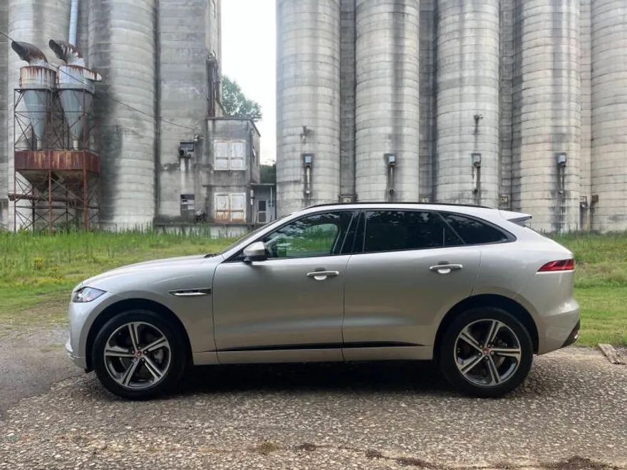 2017 Jaguar F-PACE R-Sport photo 1