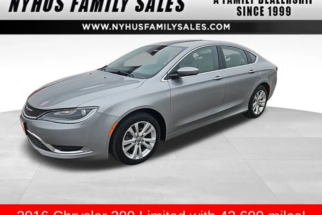 2016 Chrysler 200 Limited photo 1