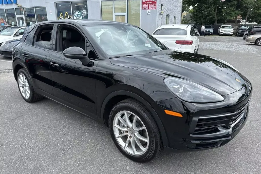 2021 Porsche Cayenne Base photo 1