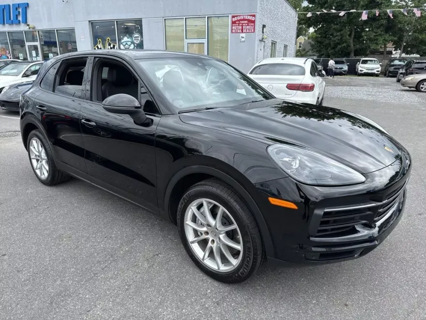2021 Porsche Cayenne Base photo 1