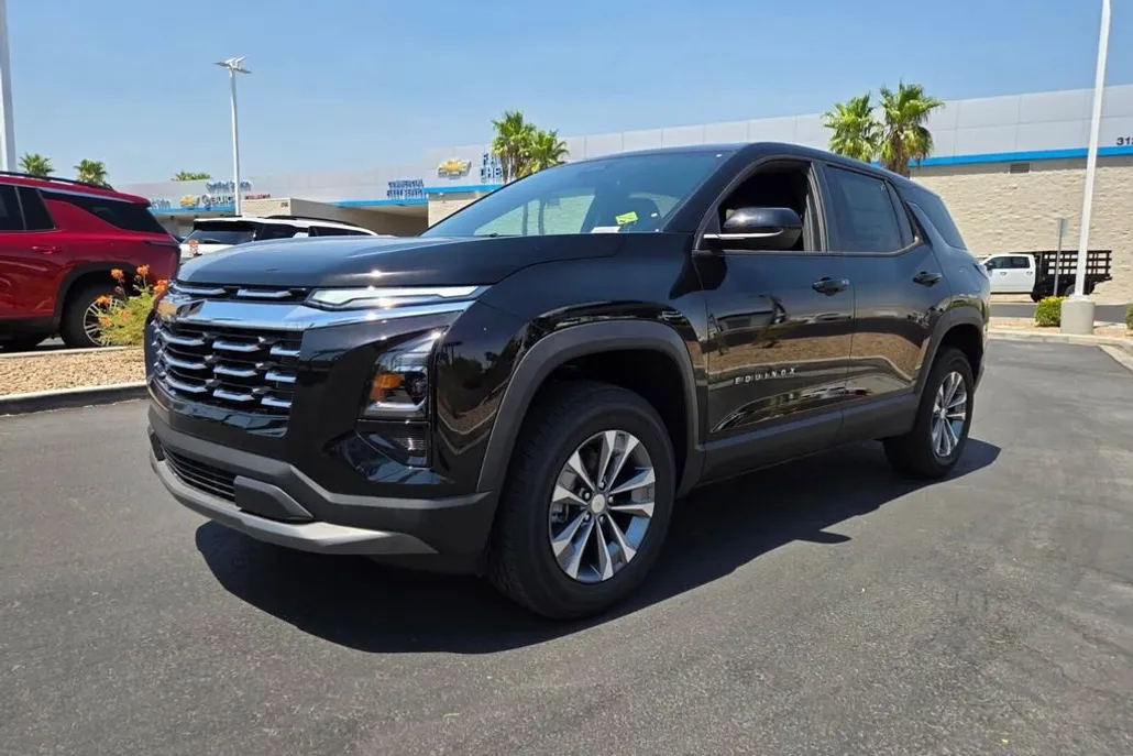 2026 Chevrolet Equinox LT photo 1