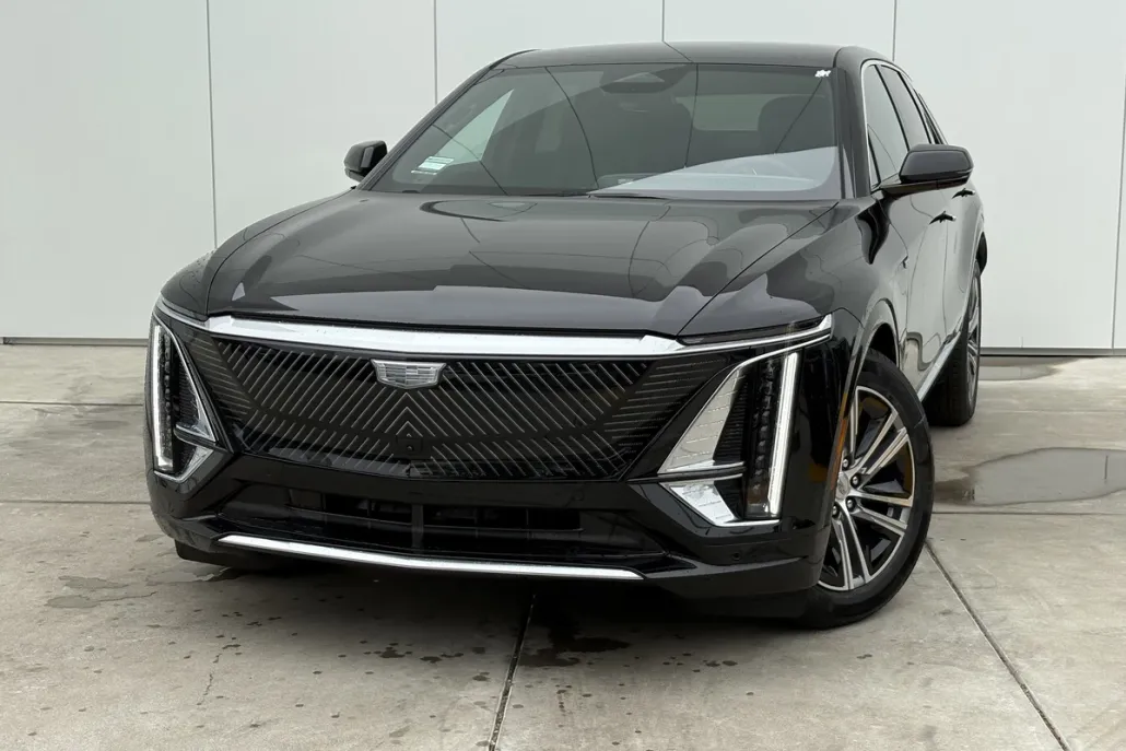 2025 Cadillac Lyriq Luxury photo 1