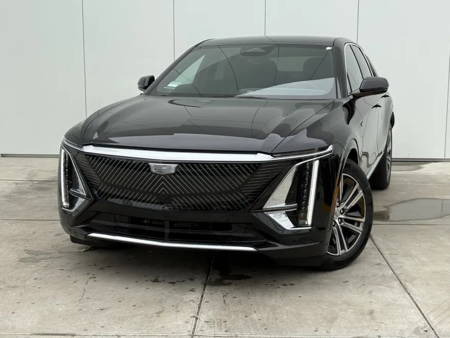 2025 Cadillac Lyriq Luxury photo 1