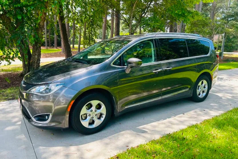 2017 Chrysler Pacifica Touring Plus photo 1