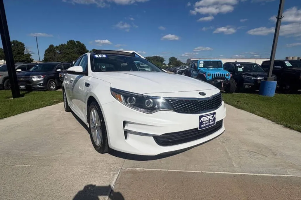 2016 Kia Optima EX photo 1