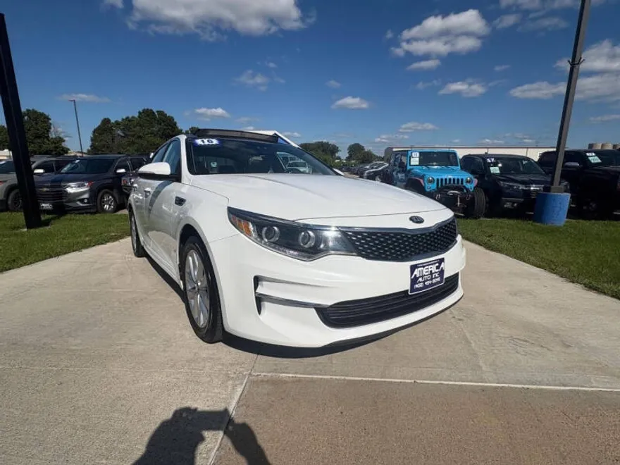 2016 Kia Optima EX photo 1