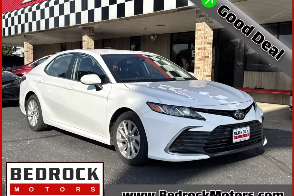 2021 Toyota Camry LE photo 1