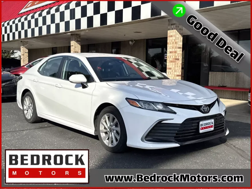 2021 Toyota Camry LE photo 1