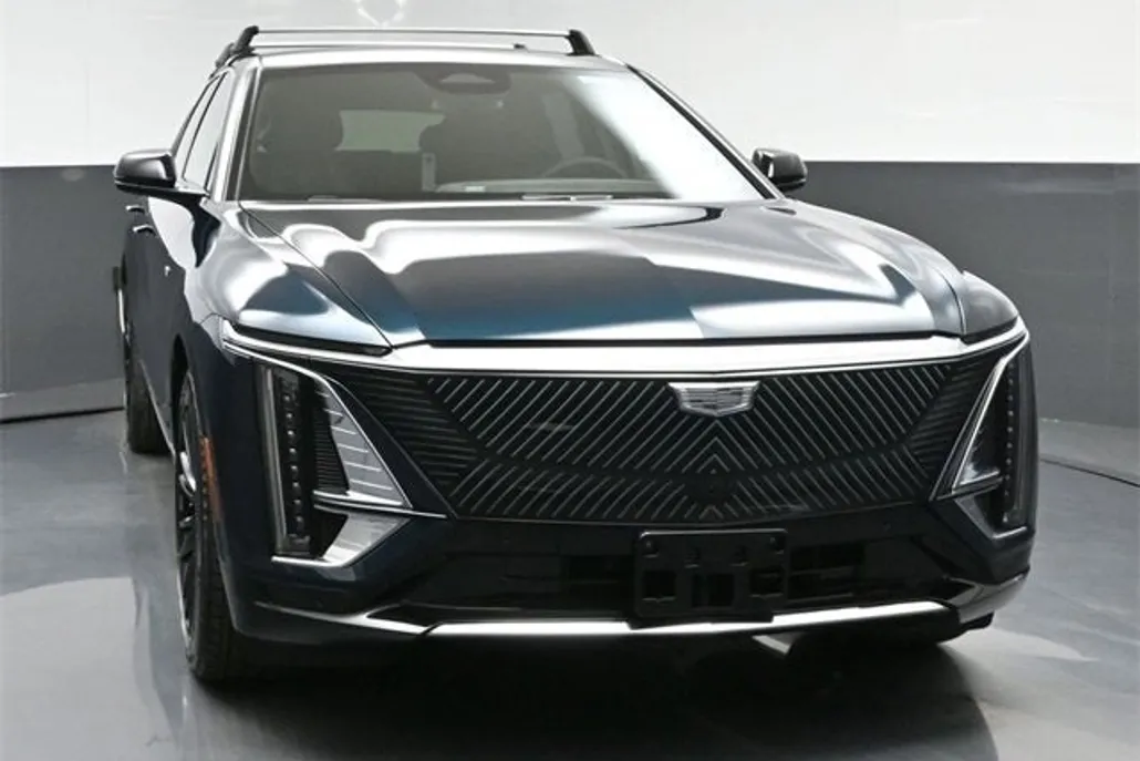 2025 Cadillac Lyriq Luxury photo 1