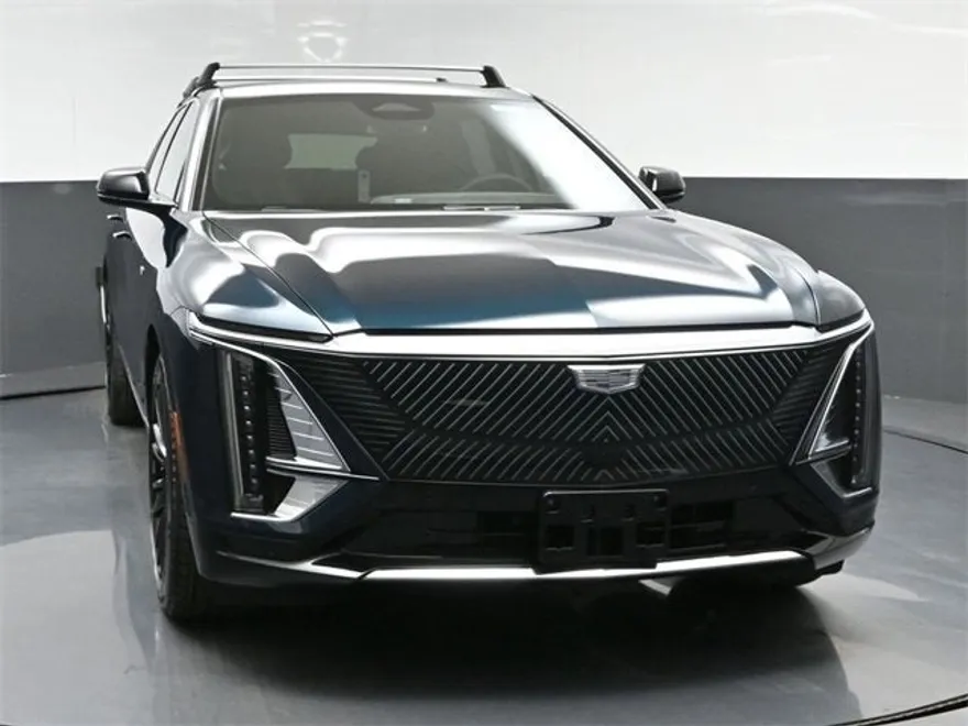2025 Cadillac Lyriq Luxury photo 1