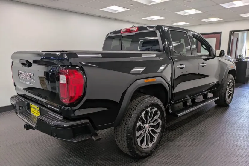 2024 Gmc Canyon Denali photo 1