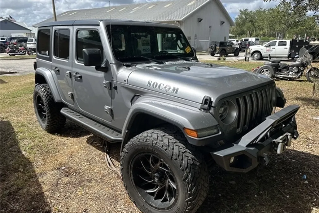 2020 Jeep Wrangler Unlimited Sahara photo 1