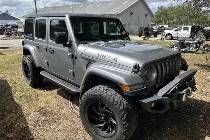 2020 Jeep Wrangler Unlimited Sahara photo 1