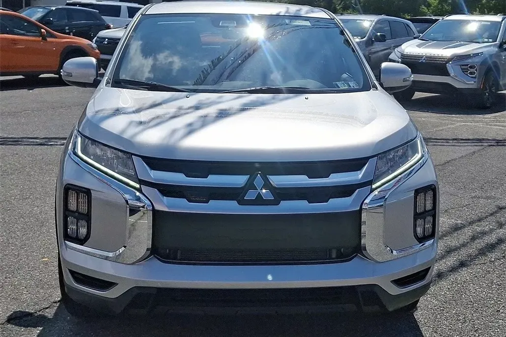 2025 Mitsubishi Outlander Sport SE photo 1