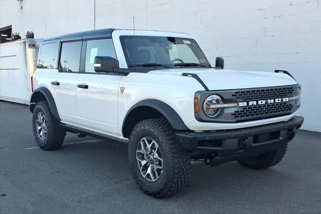 2025 Ford Bronco Badlands photo 1