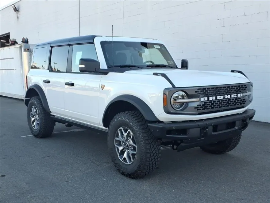 2025 Ford Bronco Badlands photo 1