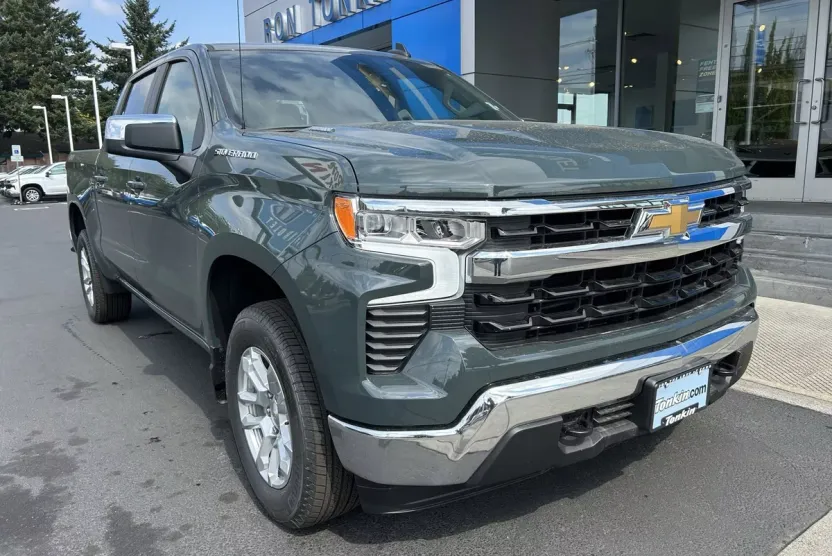 2025 Chevrolet Silverado 1500 LT photo 1