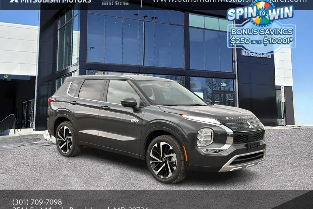 2025 Mitsubishi Outlander SE photo 1