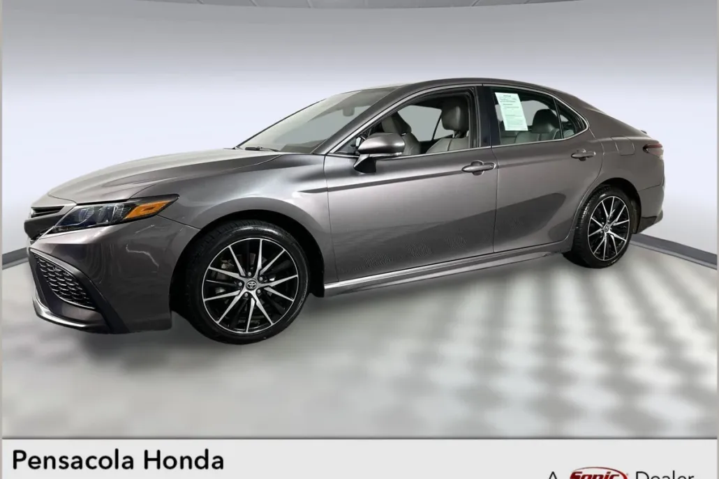 2023 Toyota Camry SE photo 1