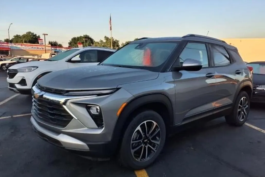 2025 Chevrolet Trailblazer LT photo 1
