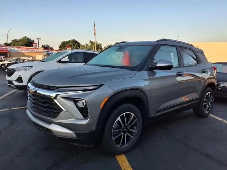 2025 Chevrolet Trailblazer LT photo 1