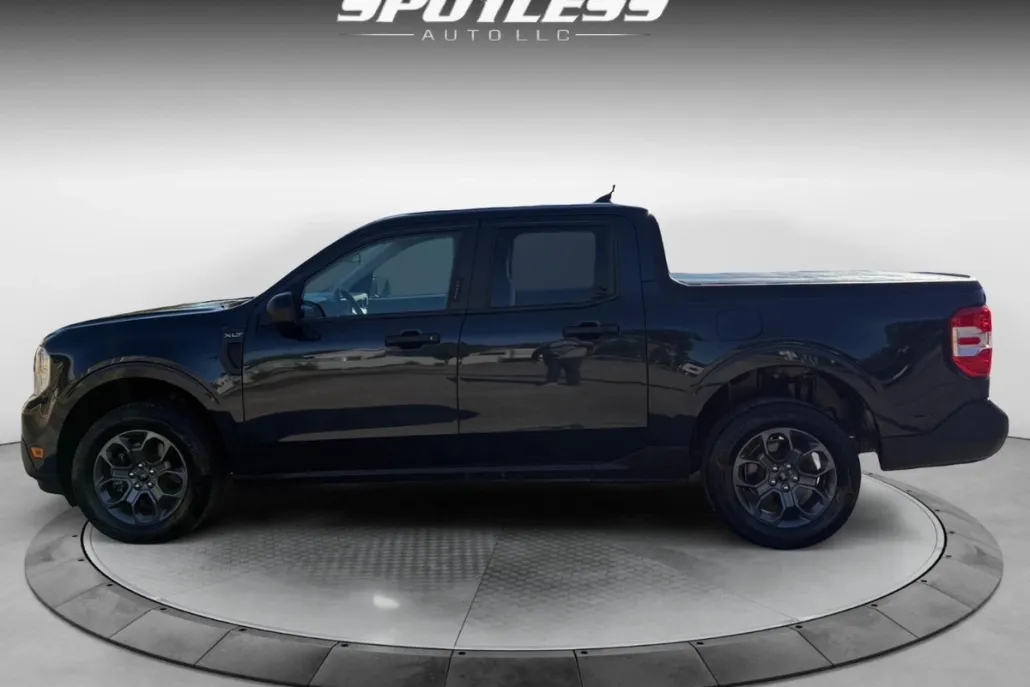2022 Ford Maverick XLT photo 1