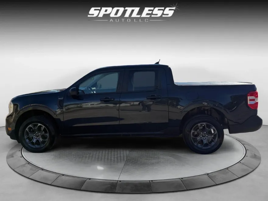 2022 Ford Maverick XLT photo 1