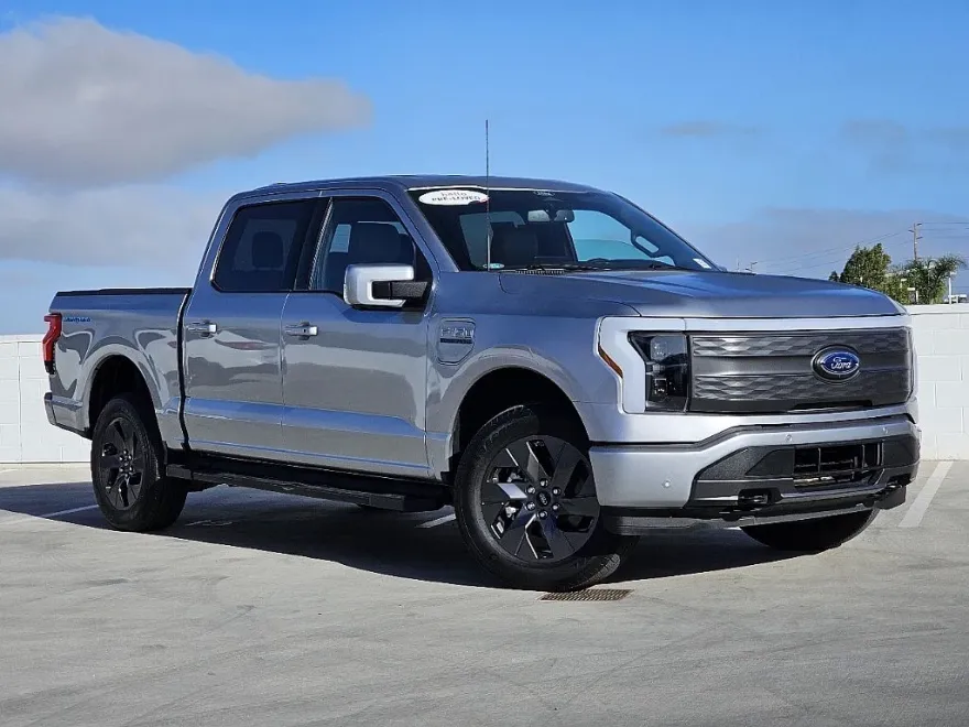 2022 Ford F-150 Lightning Lariat photo 1