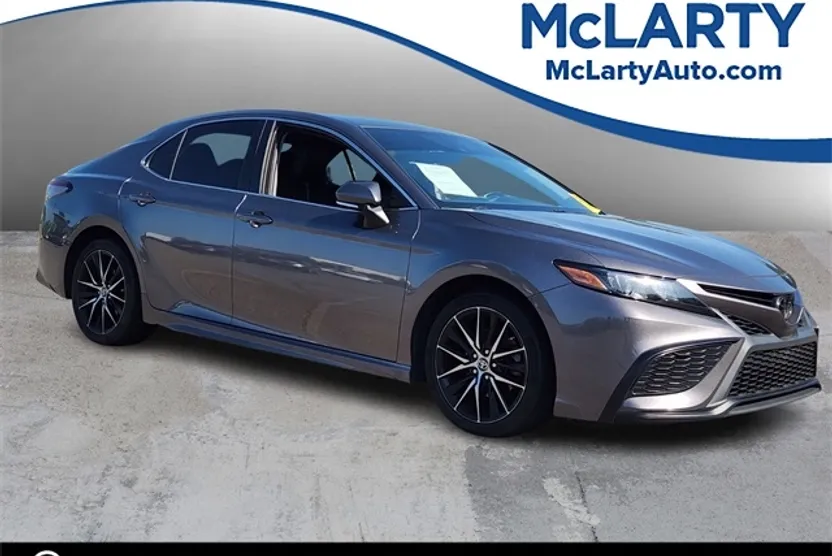 2022 Toyota Camry SE photo 1