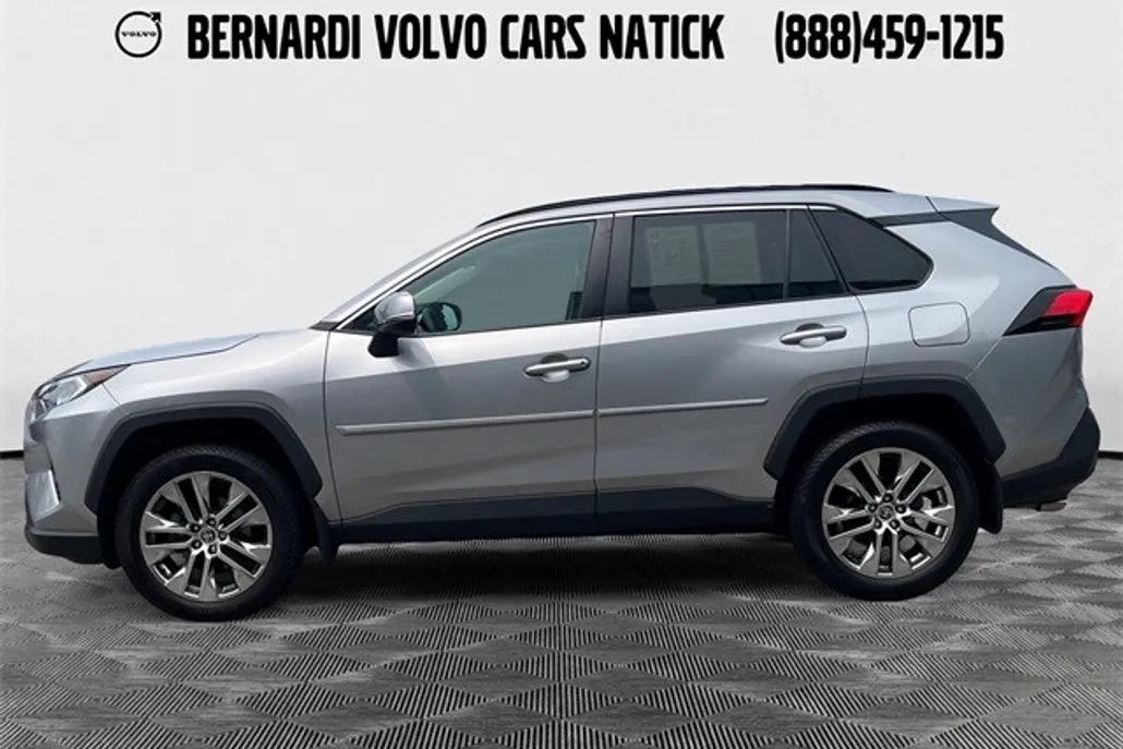 2021 Toyota RAV4 XLE Premium photo 1