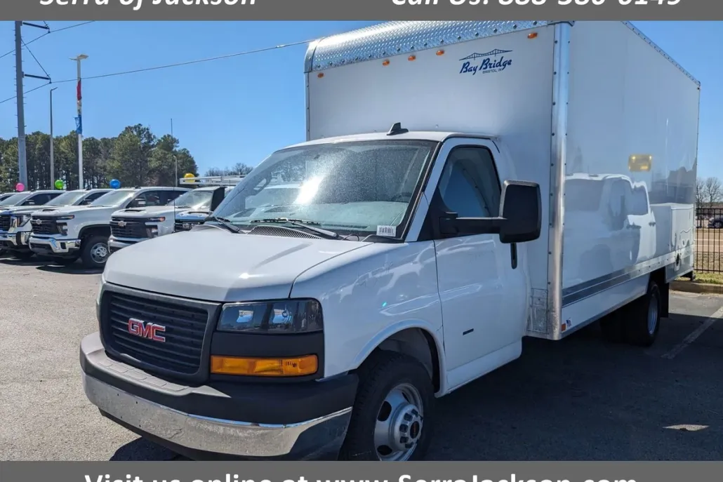 2025 Gmc Savana 3500 Cutaway photo 1