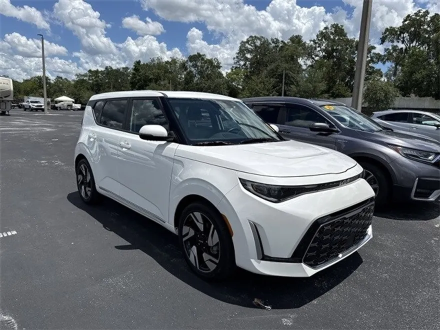 2025 Kia Soul GT-Line photo 1