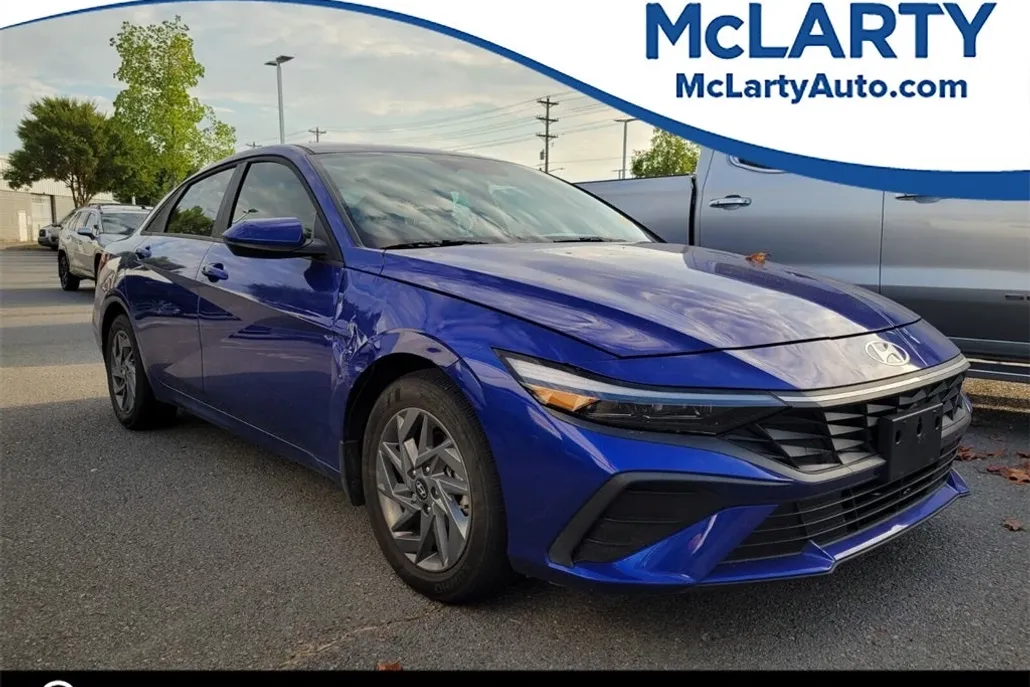 2024 Hyundai Elantra SEL photo 1