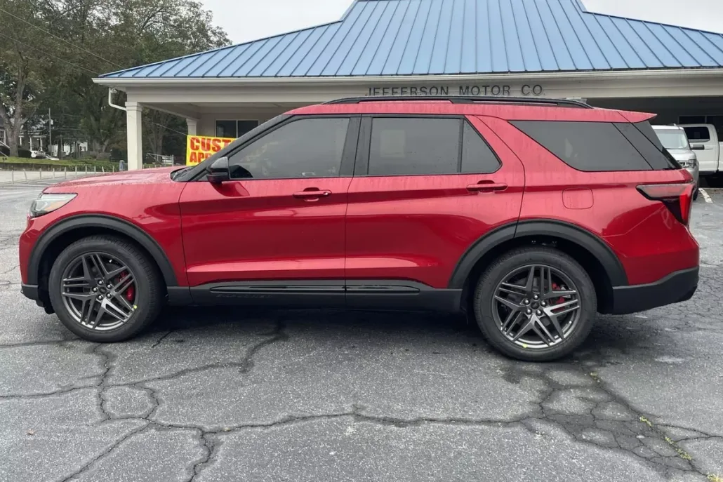 2025 Ford Explorer ST photo 1