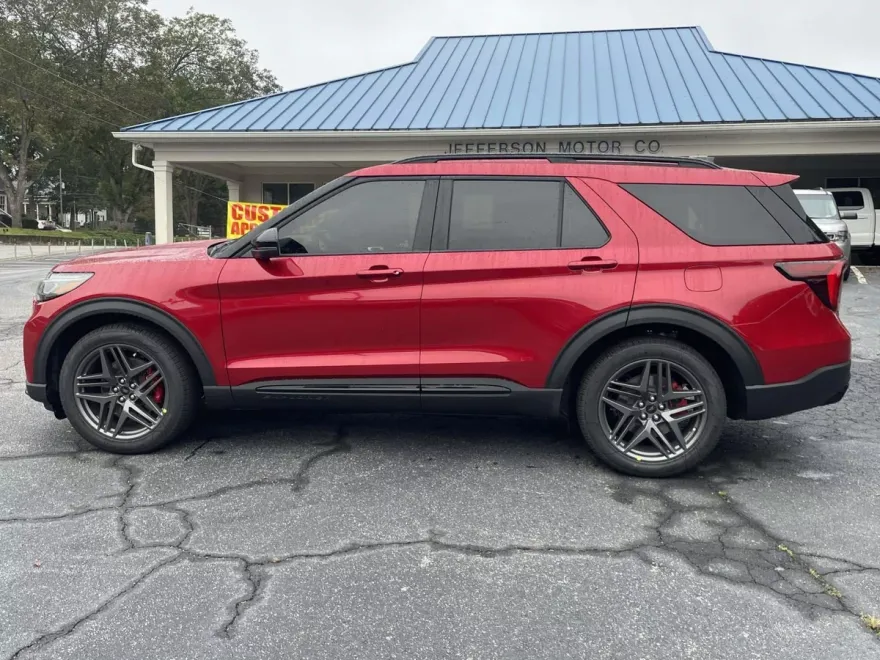 2025 Ford Explorer ST photo 1