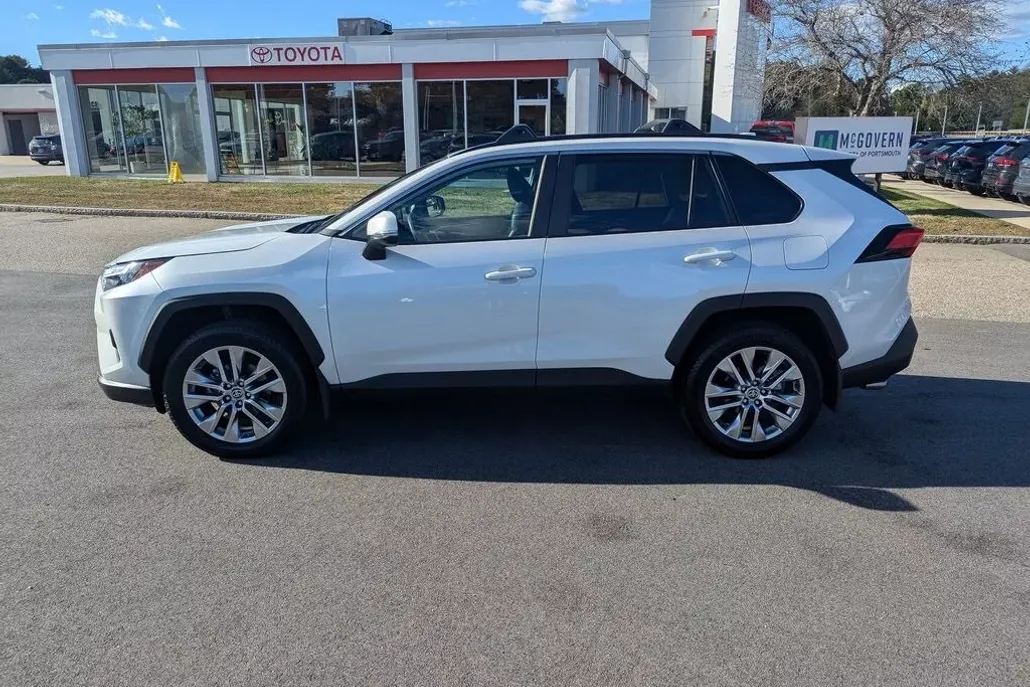 2024 Toyota RAV4 XLE Premium photo 1