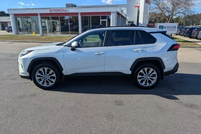 2024 Toyota RAV4 XLE Premium photo 1