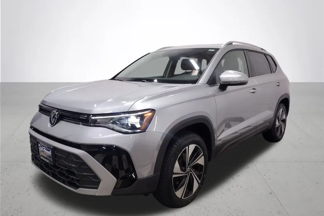 2025 Volkswagen Taos SE photo 1