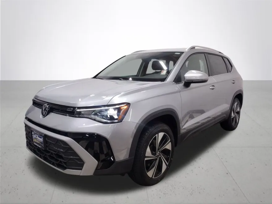 2025 Volkswagen Taos SE photo 1