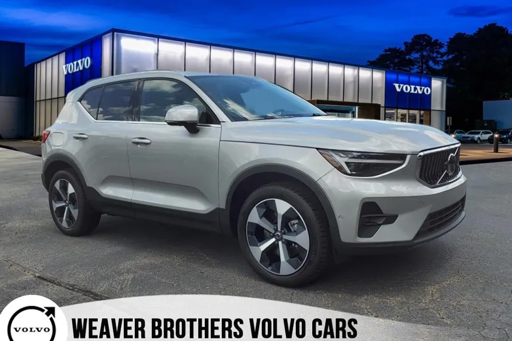 2025 Volvo XC40 Plus photo 1