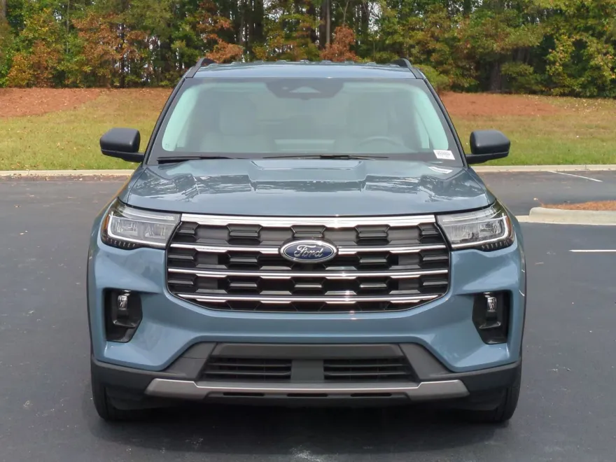 2025 Ford Explorer photo 1