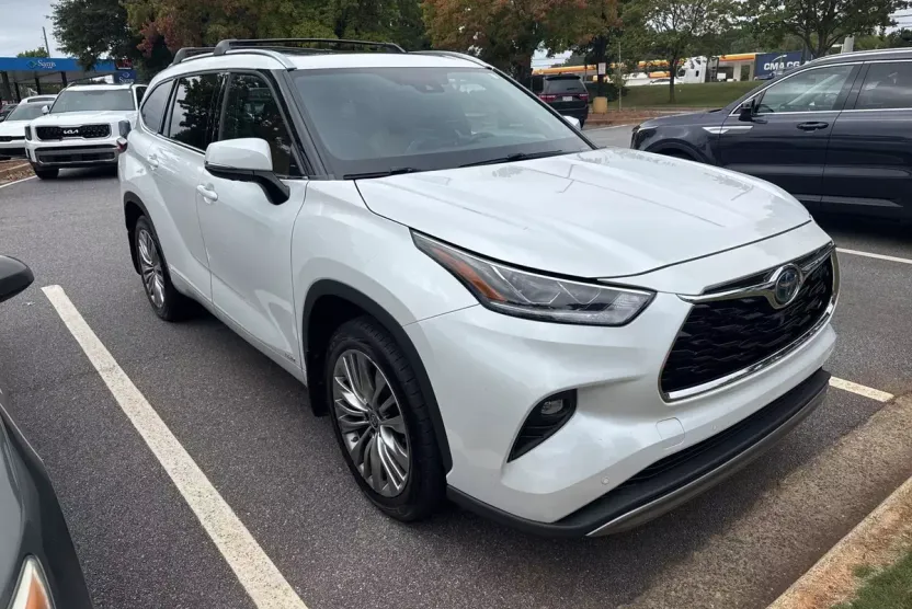 2022 Toyota Highlander Hybrid Platinum photo 1