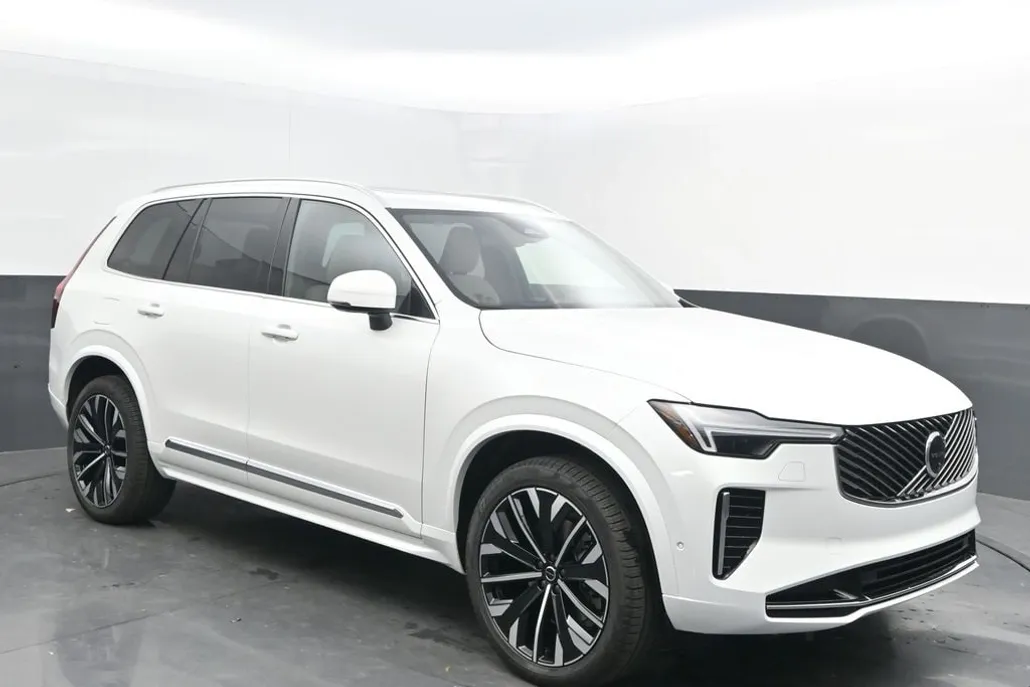 2026 Volvo XC90 B5 Ultimate photo 1
