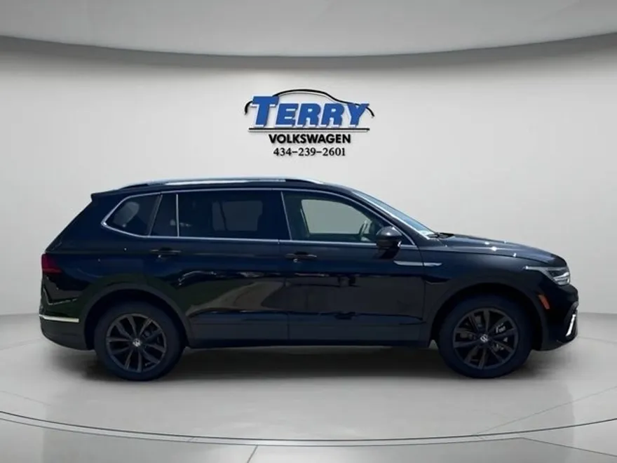 2024 Volkswagen Tiguan SE photo 1