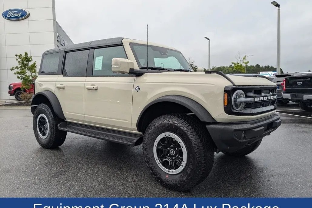 2025 Ford Bronco Outer Banks photo 1